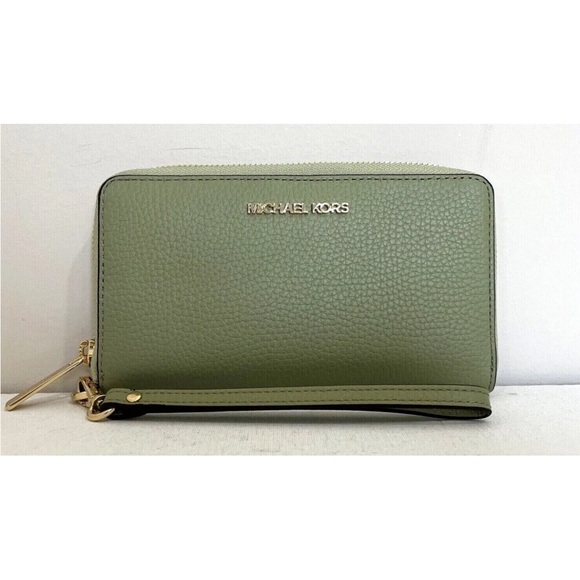 New Michael Kors Jet Set Travel Large Flat Phone Case Leather Wallet Light Sage - Picture 1 of 4
